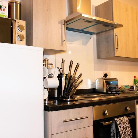 Livestay-Modern Apartment Minutes Away From Heathrow سلوف المظهر الخارجي الصورة