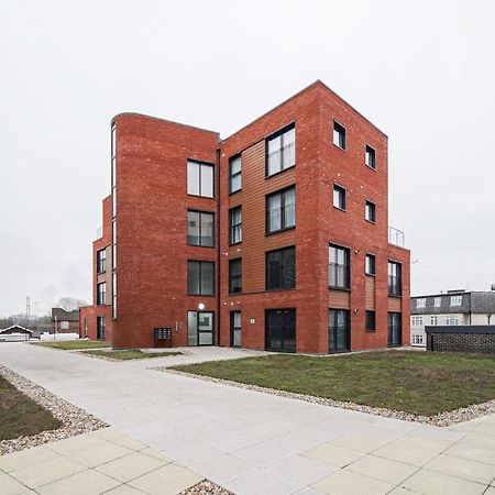 Livestay-Modern Apartment Minutes Away From Heathrow سلوف المظهر الخارجي الصورة