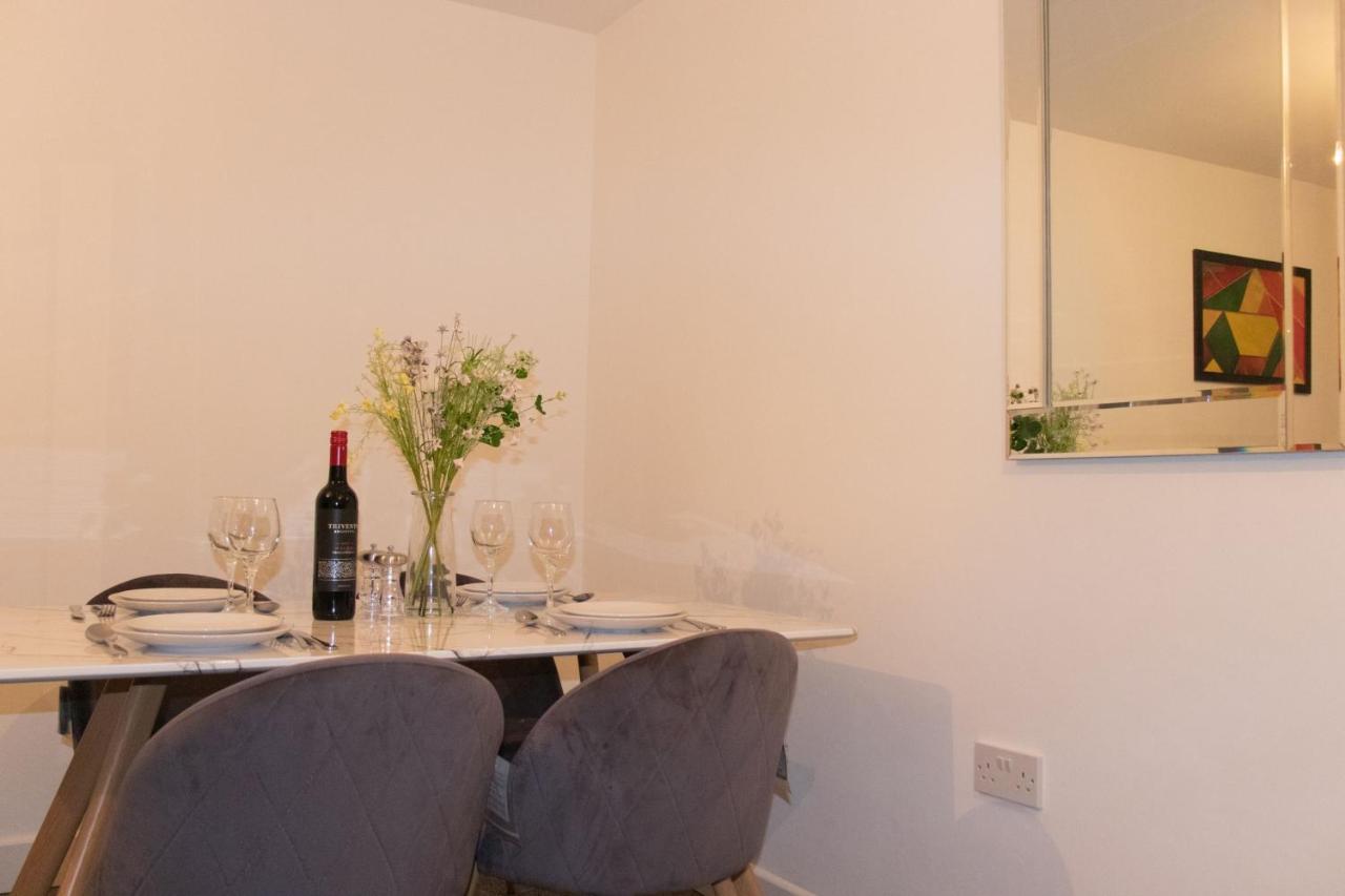 Livestay-Modern Apartment Minutes Away From Heathrow سلوف المظهر الخارجي الصورة