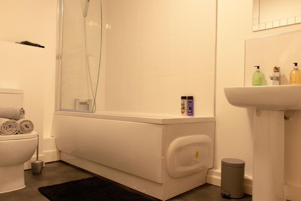 Livestay-Modern Apartment Minutes Away From Heathrow سلوف المظهر الخارجي الصورة
