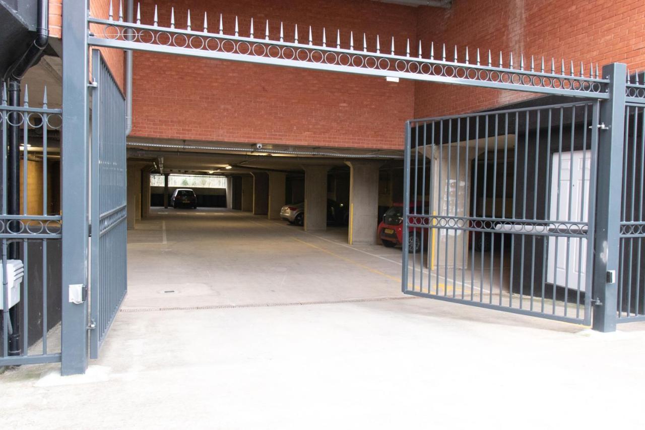 Livestay-Modern Apartment Minutes Away From Heathrow سلوف المظهر الخارجي الصورة