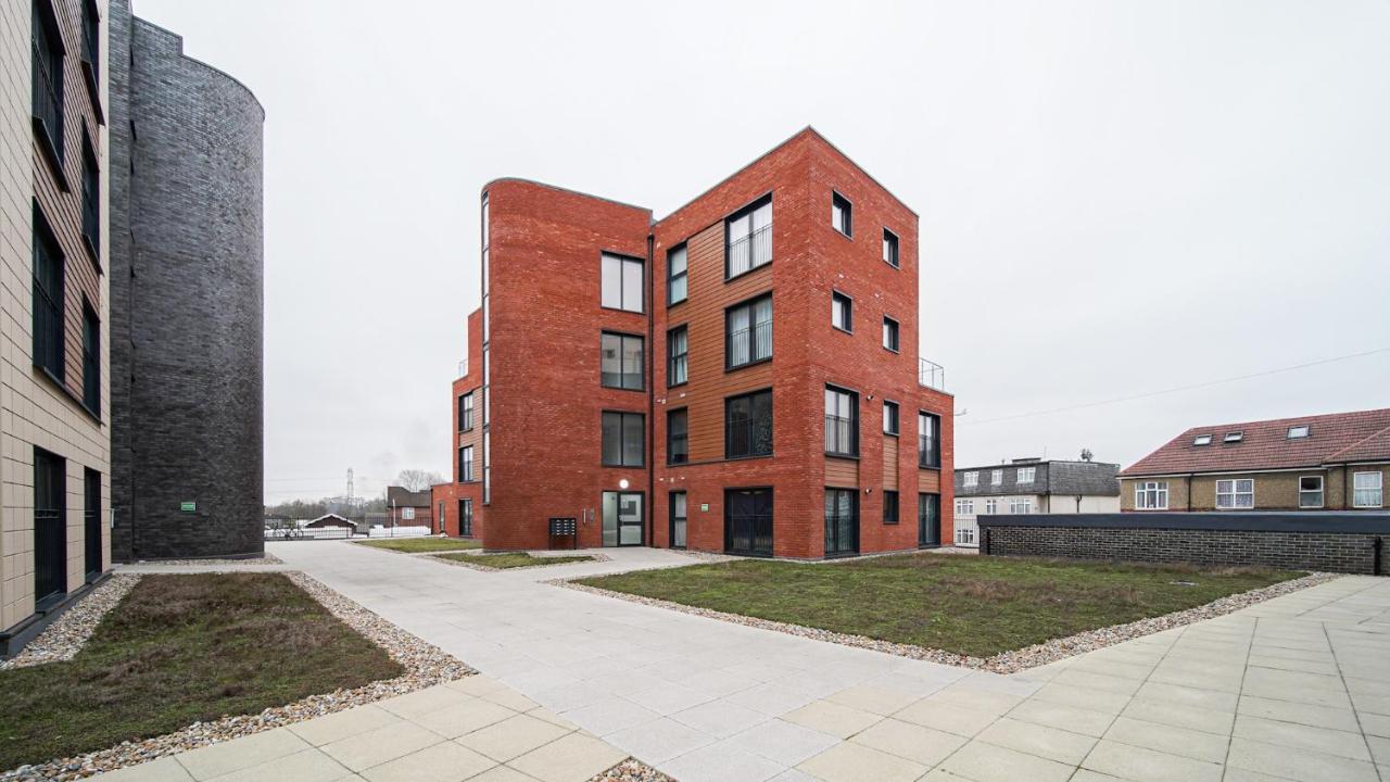 Livestay-Modern Apartment Minutes Away From Heathrow سلوف المظهر الخارجي الصورة
